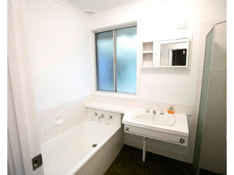 8 Peak Avenue, North Nowra NSW 2541