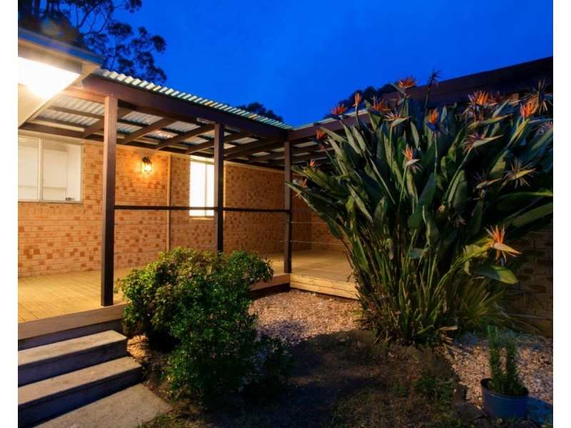 8 Peak Avenue, North Nowra NSW 2541