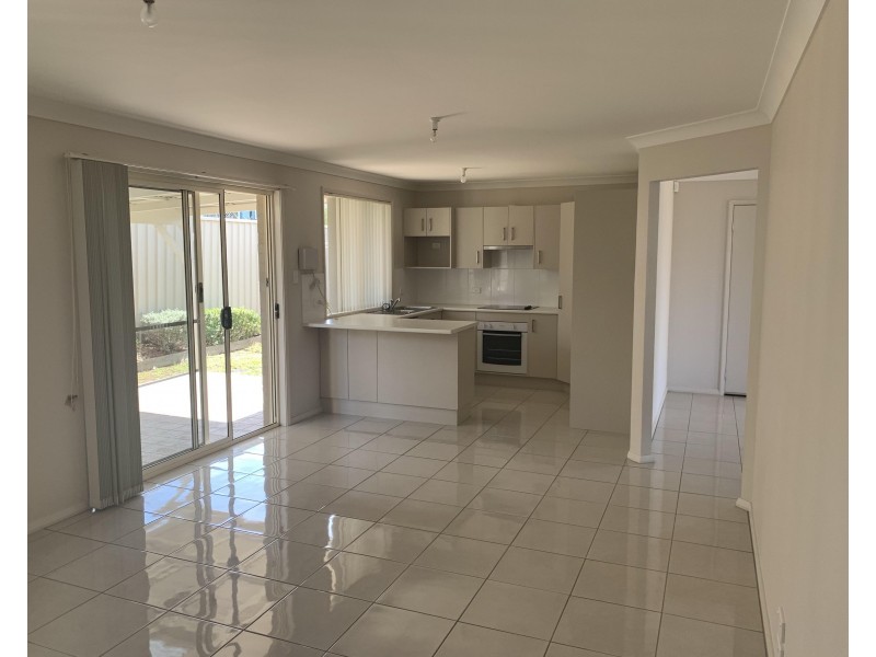 2/123B Meroo Road, Bomaderry NSW 2541