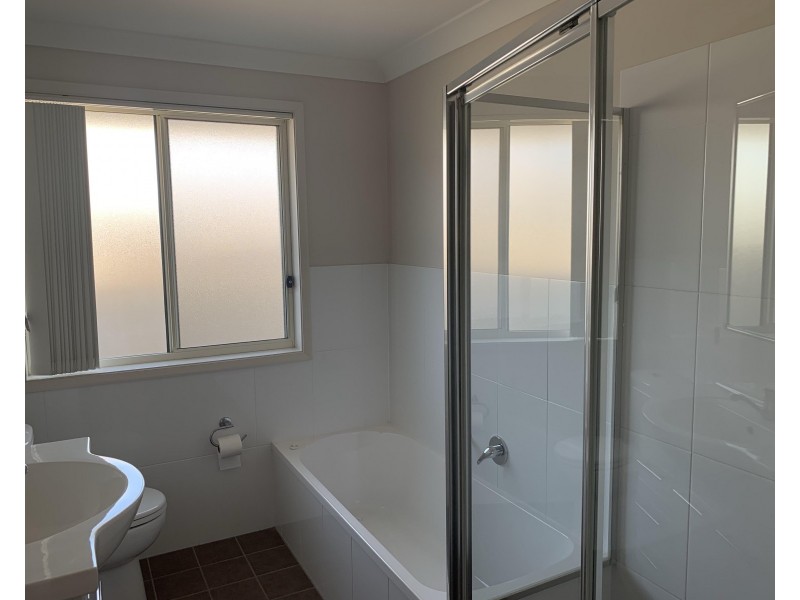 2/123B Meroo Road, Bomaderry NSW 2541