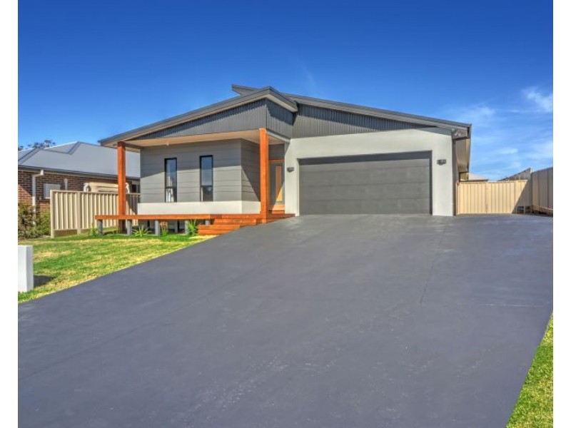 4 Alata Crescent, South Nowra NSW 2541