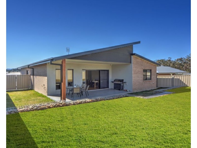 4 Alata Crescent, South Nowra NSW 2541
