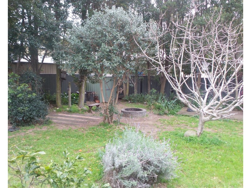 27 Page Avenue, North Nowra NSW 2541