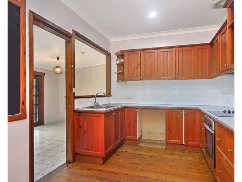 27 Page Avenue, North Nowra NSW 2541