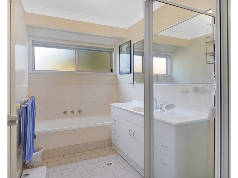 8/33 Lynburn Avenue, Bomaderry NSW 2541