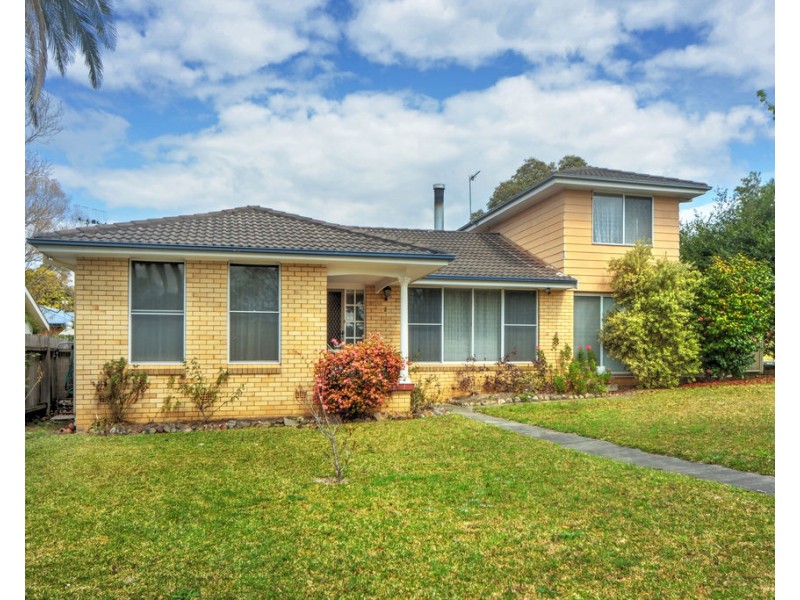 2 Fuchsia Crescent, Bomaderry NSW 2541