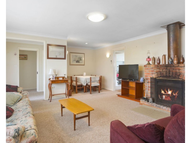 2 Fuchsia Crescent, Bomaderry NSW 2541