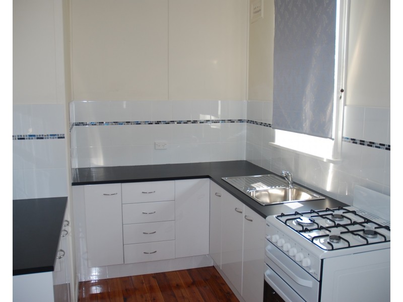 10 Burr Avenue, Nowra NSW 2541