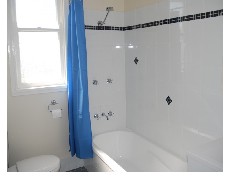 10 Burr Avenue, Nowra NSW 2541