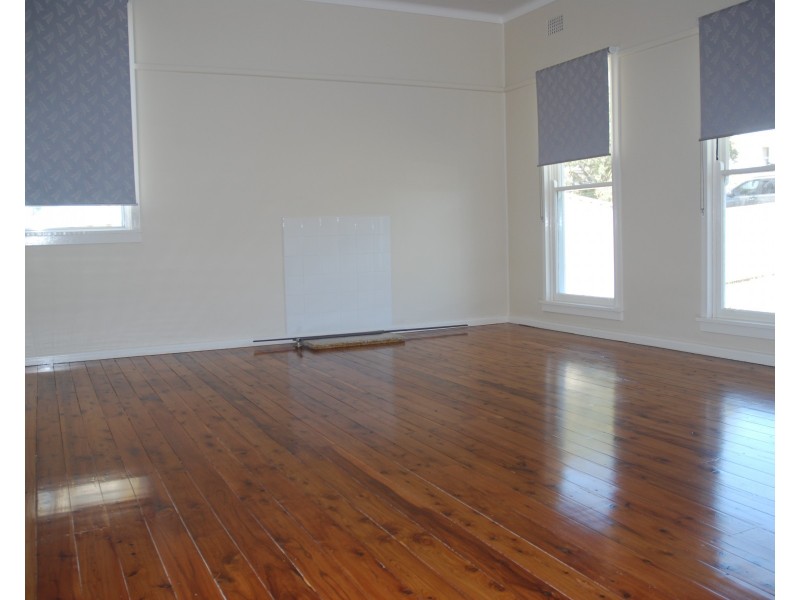 10 Burr Avenue, Nowra NSW 2541