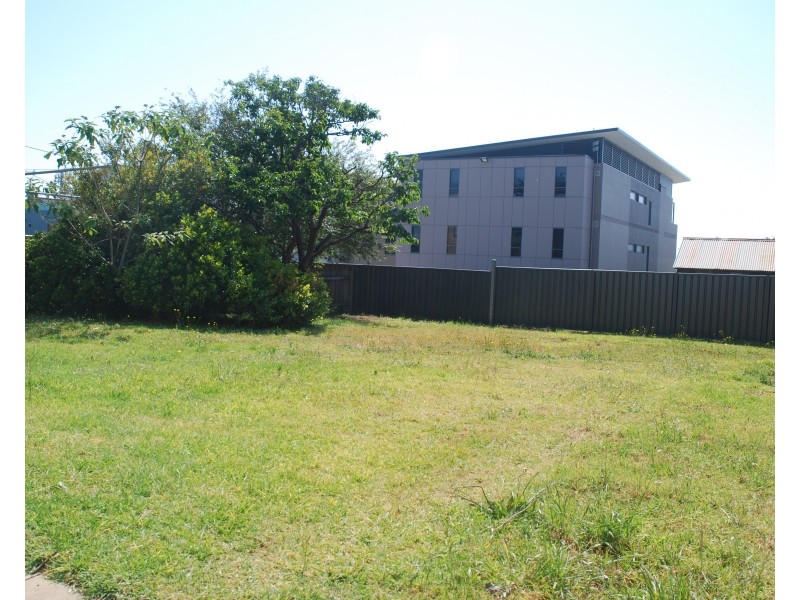 10 Burr Avenue, Nowra NSW 2541