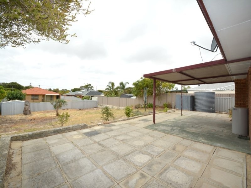 32 Yaringa Street, Golden Bay WA 6174