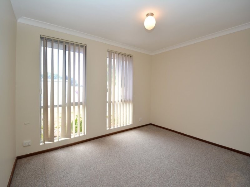 32 Yaringa Street, Golden Bay WA 6174