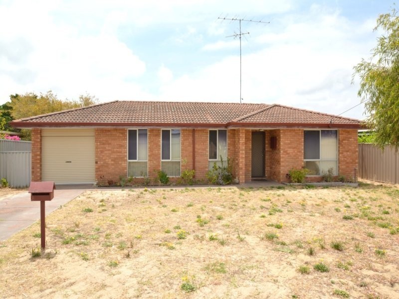 32 Yaringa Street, Golden Bay WA 6174