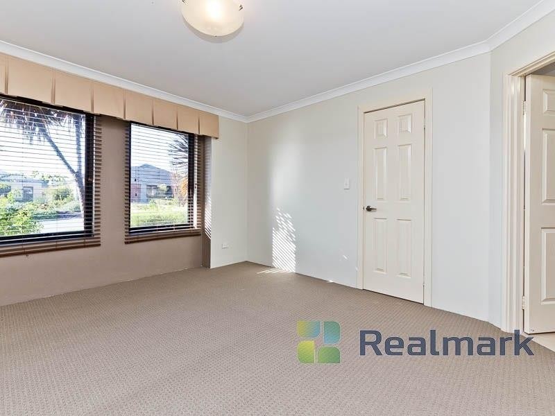 4 Claiborne, Secret Harbour WA 6173