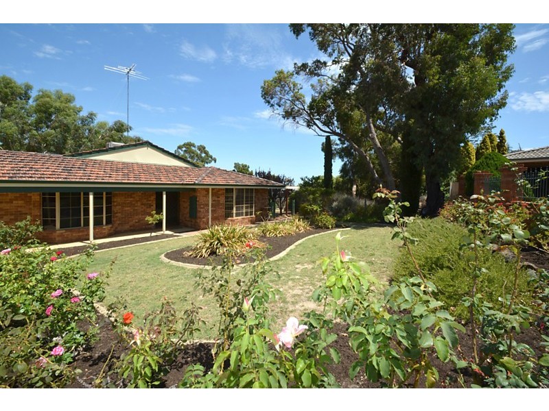 23 Henrietta Ave, Mount Nasura WA 6112