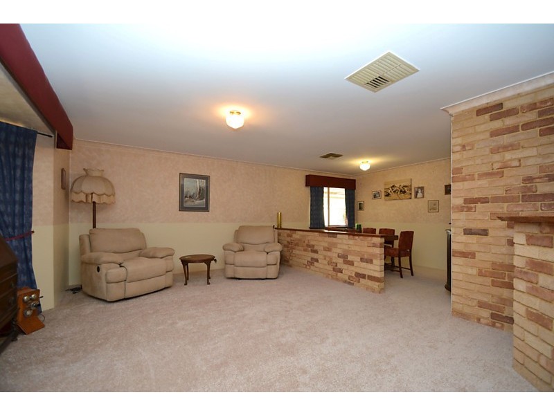 23 Henrietta Ave, Mount Nasura WA 6112