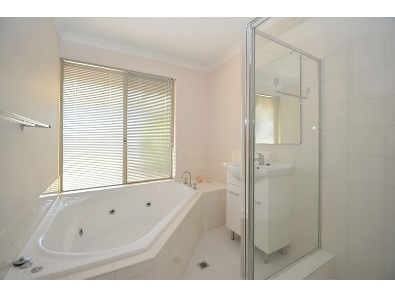 23 Henrietta Ave, Mount Nasura WA 6112