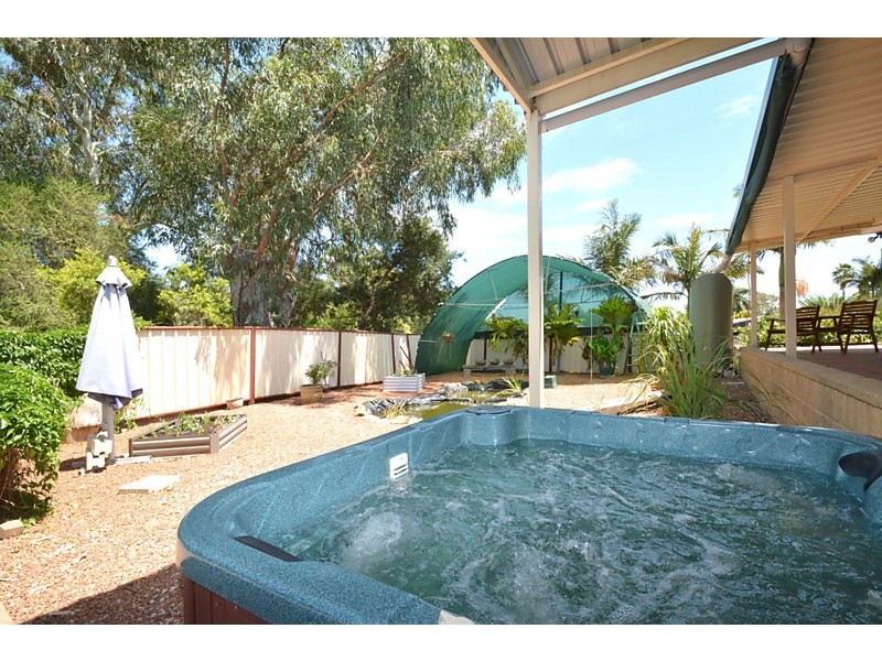 23 Henrietta Ave, Mount Nasura WA 6112