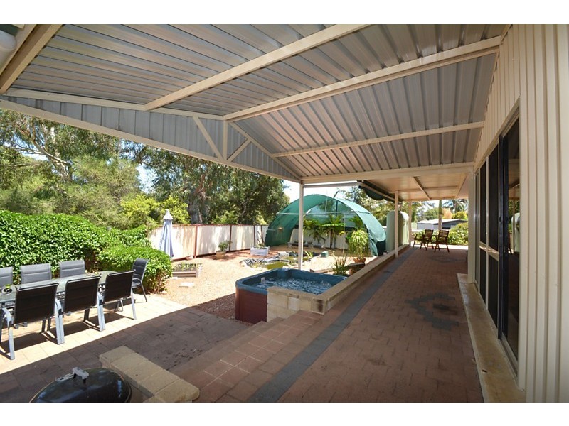 23 Henrietta Ave, Mount Nasura WA 6112