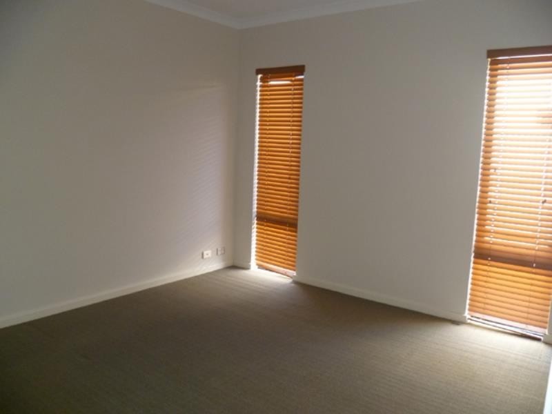 15 Swanbourne Avenue, Secret Harbour WA 6173