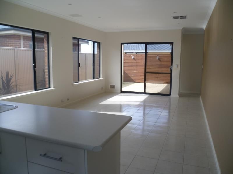 15 Swanbourne Avenue, Secret Harbour WA 6173