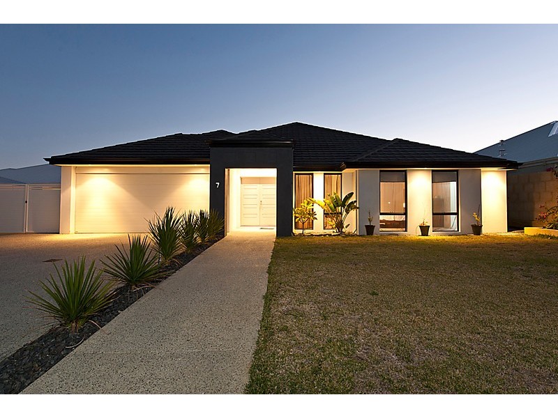 7 Flagstaff Crescent, Secret Harbour WA 6173