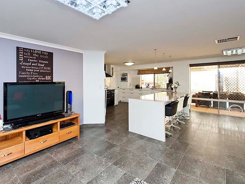 4 Wissota Pass, Secret Harbour WA 6173