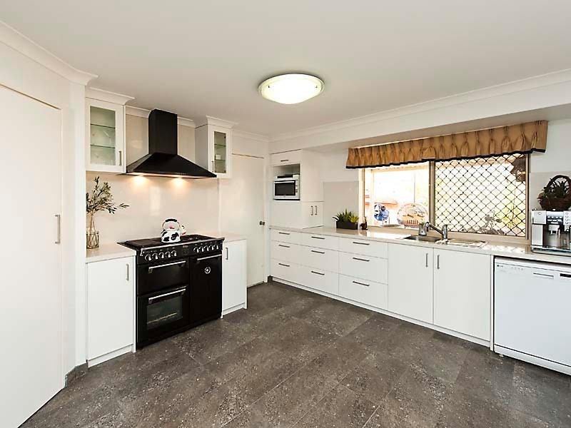 4 Wissota Pass, Secret Harbour WA 6173