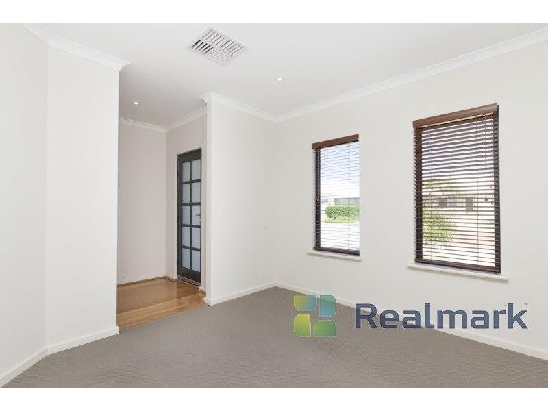 1 Swanbourne Ave, Secret Harbour WA 6173