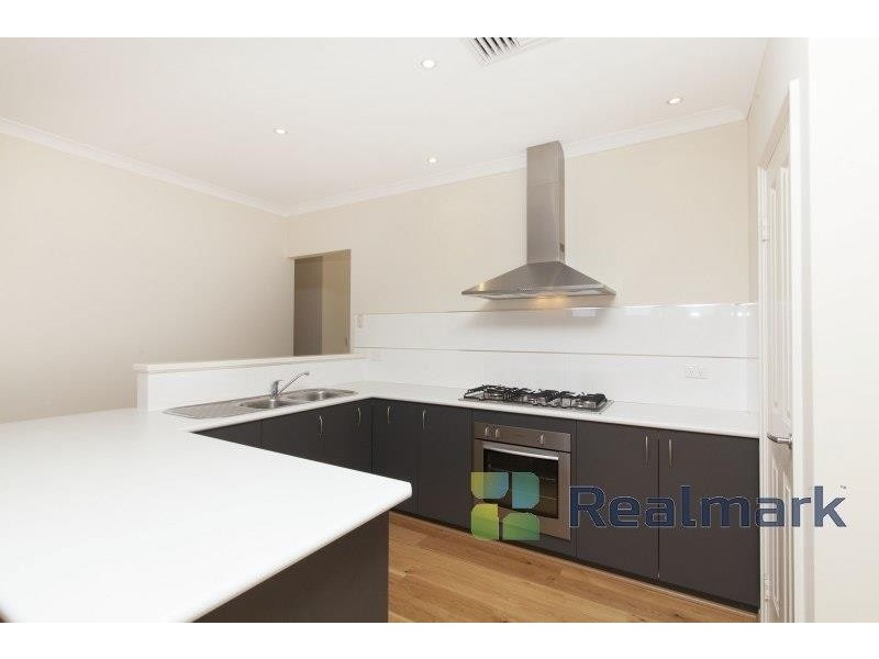 1 Swanbourne Ave, Secret Harbour WA 6173