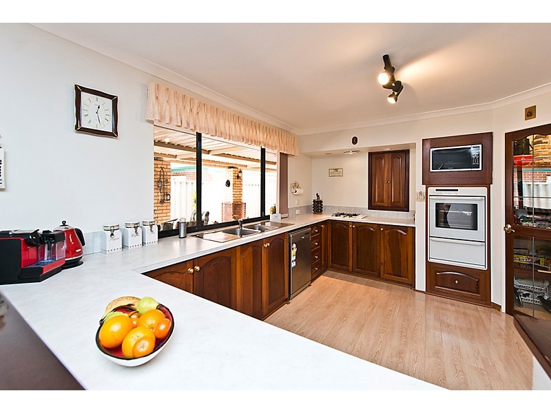 18 Twin Branch Rise, Leeming WA 6149