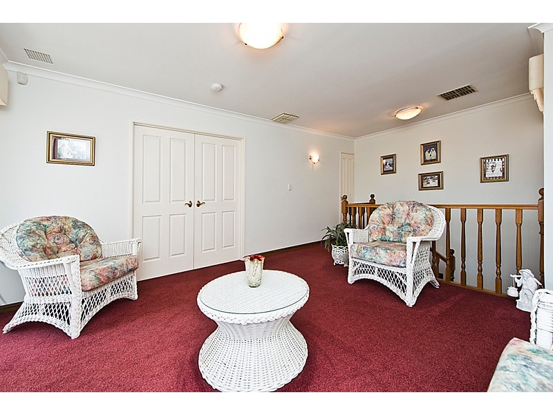 18 Twin Branch Rise, Leeming WA 6149