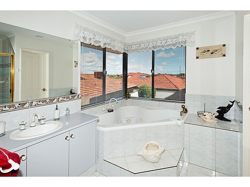 18 Twin Branch Rise, Leeming WA 6149