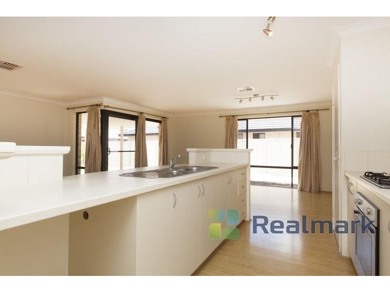 10 Lavinia Crescent, Secret Harbour WA 6173