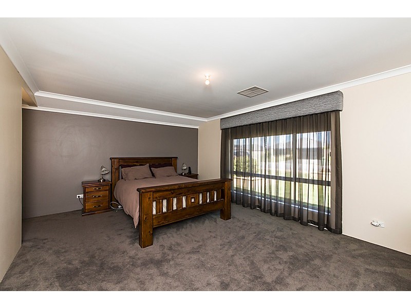 102 Sheffield Road, Wattle Grove WA 6107