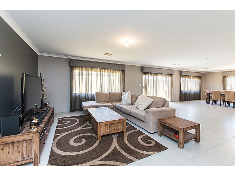 102 Sheffield Road, Wattle Grove WA 6107