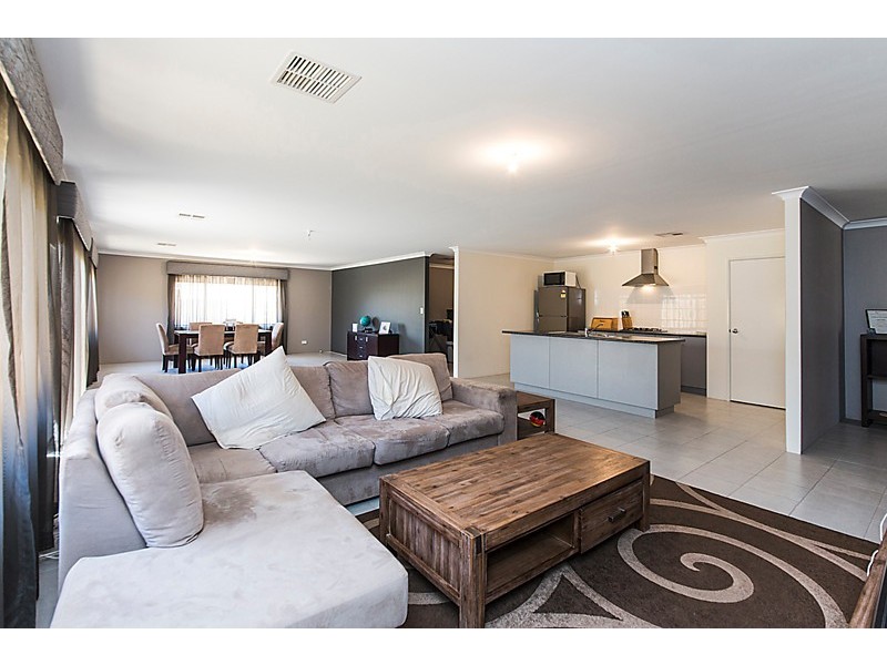 102 Sheffield Road, Wattle Grove WA 6107