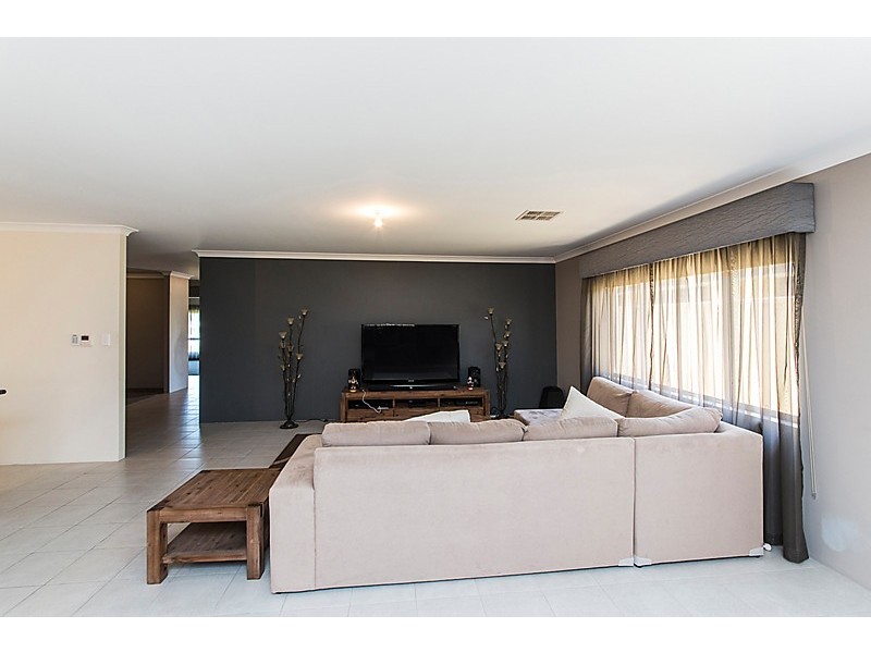 102 Sheffield Road, Wattle Grove WA 6107