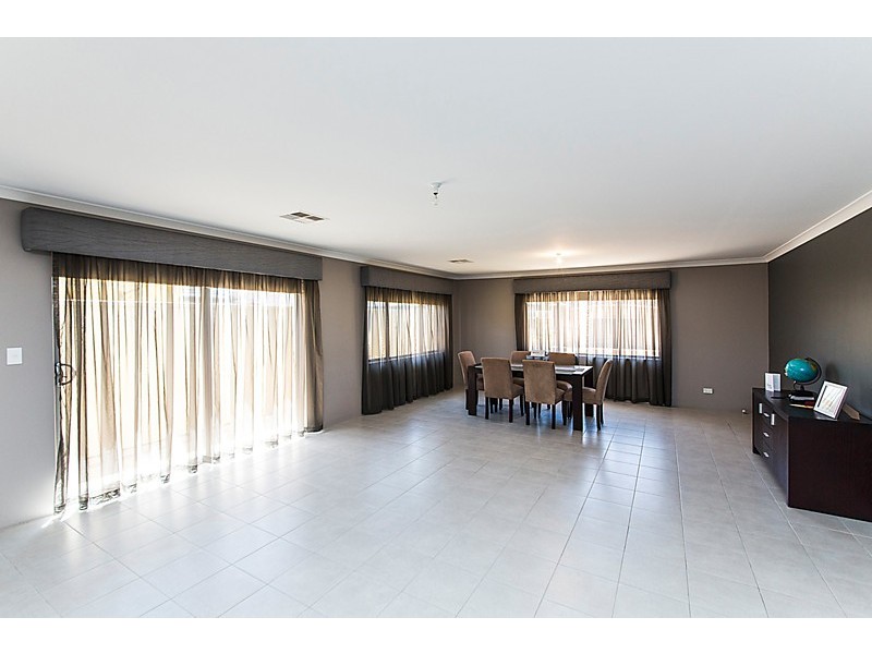 102 Sheffield Road, Wattle Grove WA 6107