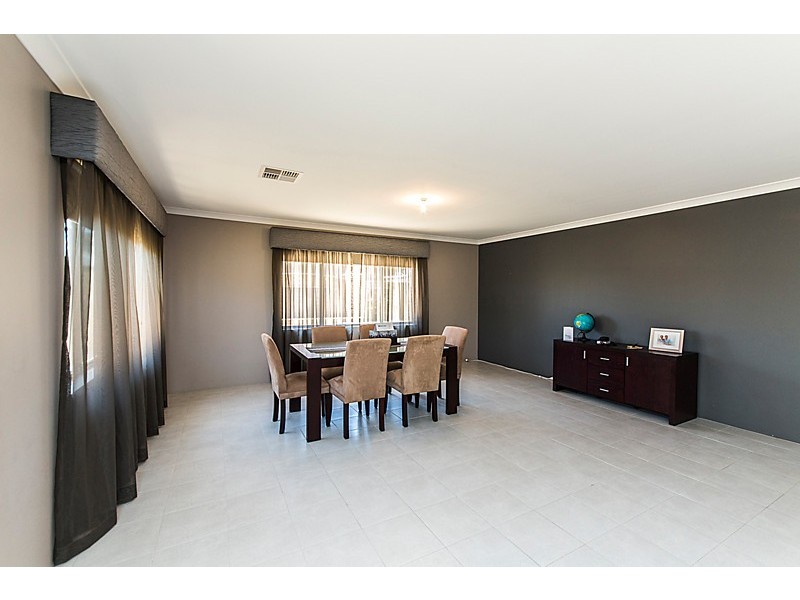 102 Sheffield Road, Wattle Grove WA 6107