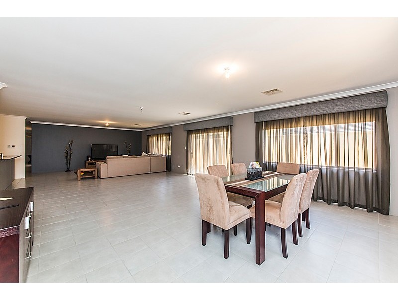 102 Sheffield Road, Wattle Grove WA 6107