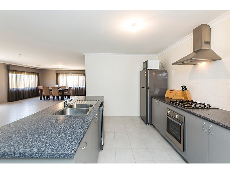 102 Sheffield Road, Wattle Grove WA 6107