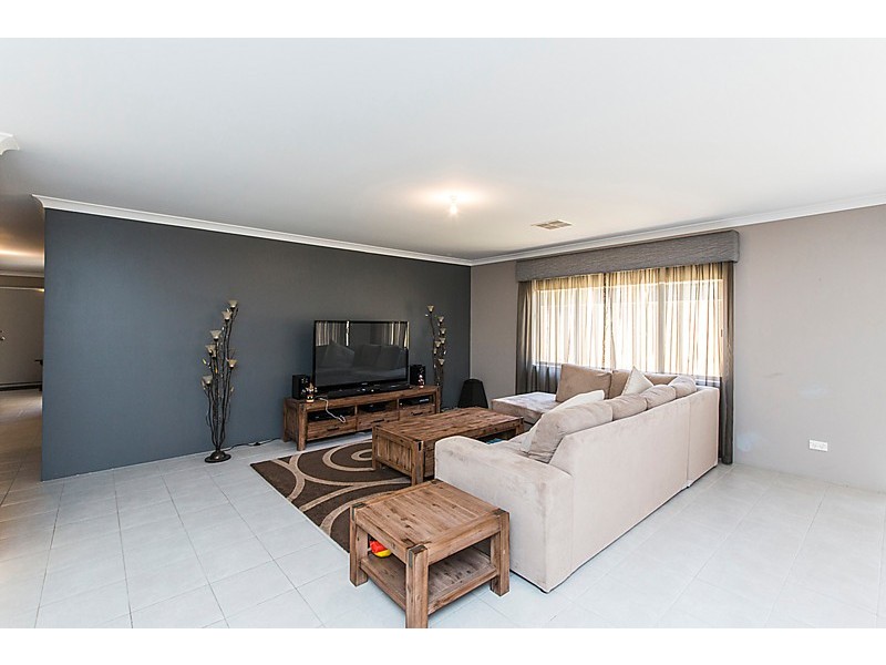 102 Sheffield Road, Wattle Grove WA 6107