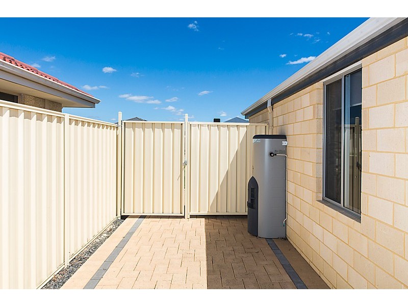 102 Sheffield Road, Wattle Grove WA 6107