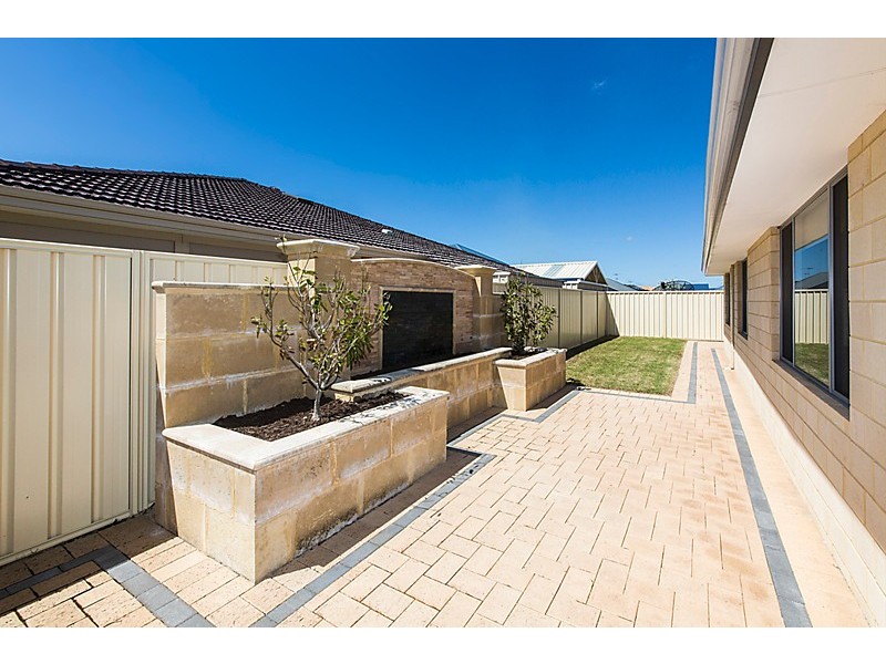 102 Sheffield Road, Wattle Grove WA 6107