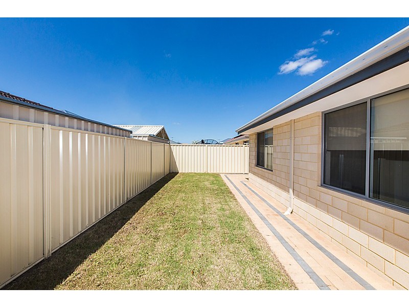 102 Sheffield Road, Wattle Grove WA 6107