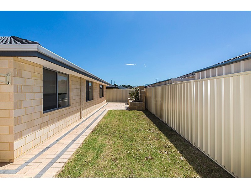 102 Sheffield Road, Wattle Grove WA 6107