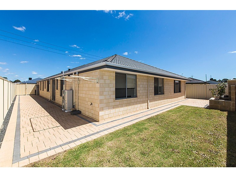 102 Sheffield Road, Wattle Grove WA 6107