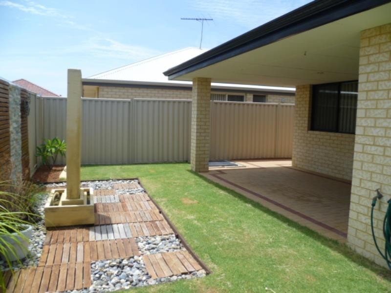 8 Lavinia Crescent, Secret Harbour WA 6173